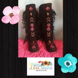 ✌🏻Super Cute & Fun Boho Fringe Boots Sz 7.5 💕✌🏻